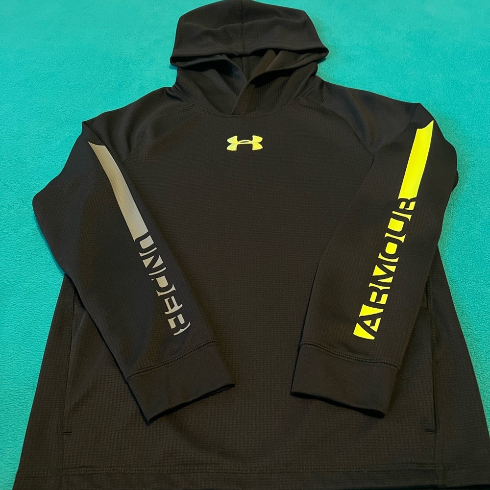 Boys Under Armor Cold Gear Hooded shirt